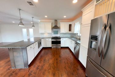 Photo 2 of 17 of 8541 Strathmore Dr, Dallas, TX