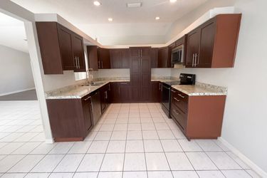 Photo 2 of 33 of 1750 Evergreen Ct, Kissimmee, FL
