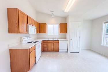 Photo 2 of 19 of 10215 Orchard Grass Ct, Charlotte, NC