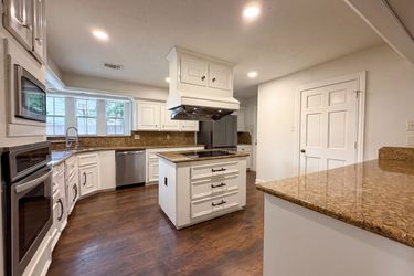 Photo 2 of 27 of 6902 Fawncliff Dr, Houston, TX