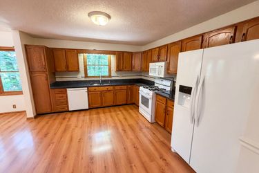 Photo 2 of 17 of 2623 Wellington Dr, Marietta, GA