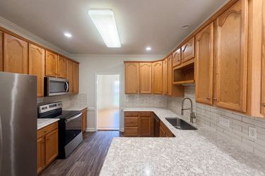 Photo 2 of 33 of 6120 Tennyson Dr, Kernersville, NC