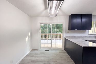 Photo 2 of 27 of 7301 Meadowbrook Cir, Knoxville, TN