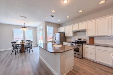 Photo 2 of 35 of 2571 Cantara Ct, Sacramento, CA