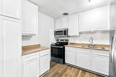 Photo 2 of 21 of 4916 Longhorn Dr, Woodbridge, VA