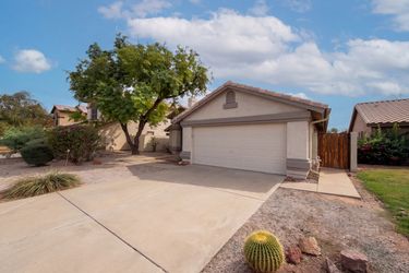 Photo 2 of 40 of 1851 E Aspen Way, Gilbert, AZ