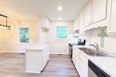 Photo 2 of 16 of 8332 Clear Meadow Ln, Charlotte, NC