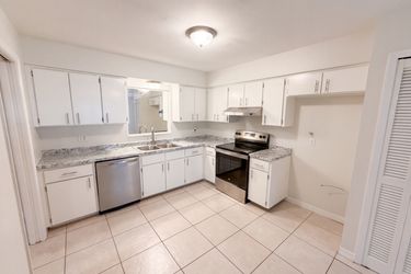 Photo 2 of 31 of 208 Robin Rd, Altamonte Springs, FL