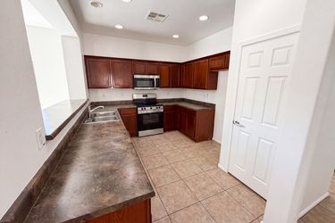 Photo 2 of 27 of 934 E Overlin Dr, Avondale, AZ