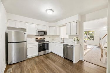 Photo 2 of 37 of 6866 Chasewood Cir, Centreville, VA