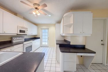 Photo 2 of 40 of 1301 Lucaya Ave, Venice, FL
