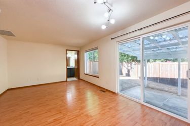 Photo 2 of 26 of 17475 SW Eirwen St, Beaverton, OR