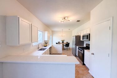 Photo 2 of 20 of 710 Encanto Dr, Leander, TX