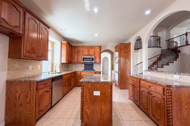 Photo 2 of 29 of 409 Lone Oak Ct, Kennedale, TX