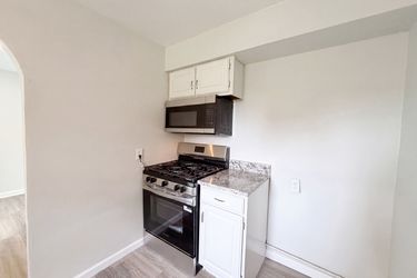 Photo 2 of 17 of 820 Lilly Ln, Cincinnati, OH