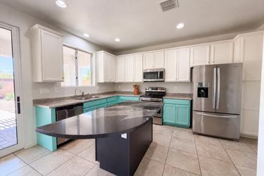 Photo 2 of 30 of 841 E Gary Ln, Phoenix, AZ