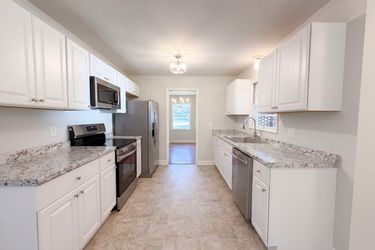 Photo 2 of 34 of 3091 Beechwood Dr, Lithia Springs, GA