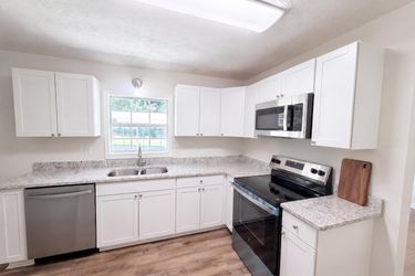 Photo 2 of 17 of 467 Oak Way, Lawrenceville, GA