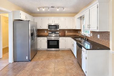 Photo 2 of 25 of 1454 Milford Ct S, Marietta, GA