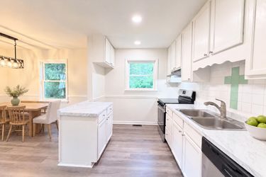 Photo 2 of 16 of 8332 Clear Meadow Ln, Charlotte, NC