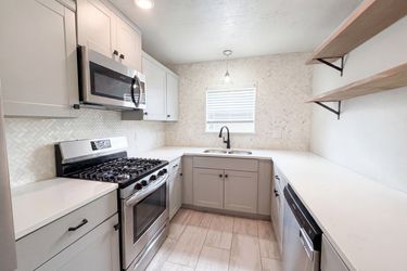 Photo 2 of 17 of 10508 Whitehaven Rd, Oklahoma City, OK