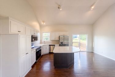 Photo 2 of 25 of 7825 W 143rd Pl, Overland Park, KS