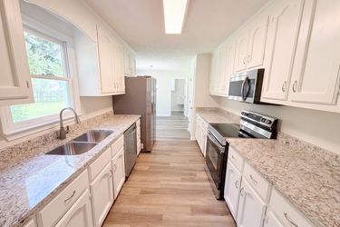 Photo 2 of 20 of 806 Ruswood Rd, Winder, GA