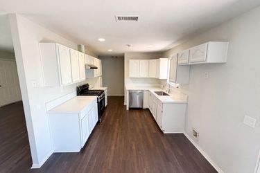 Photo 2 of 20 of 215 Laurel Ln, Hemet, CA