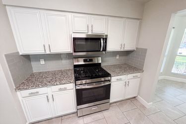 Photo 2 of 26 of 7327 Fox Hall Ln, Humble, TX