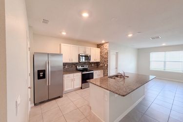 Photo 2 of 25 of 2112 Elio Ridge Dr, Zellwood, FL