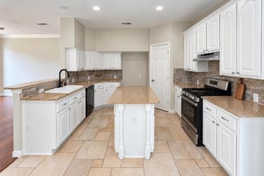 Photo 2 of 29 of 1017 Laurel Oak Dr, Flower Mound, TX