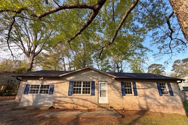 Exterior photo of 144 Green Shadow Rd SE