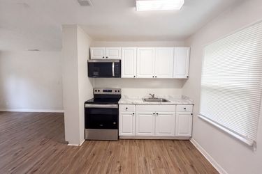 Photo 2 of 20 of 706 Flanders Ave, Daytona Beach, FL