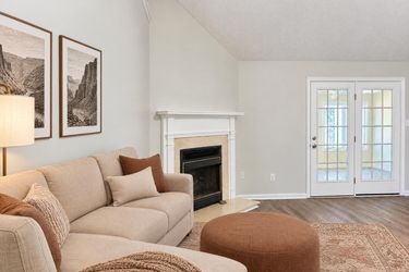 Photo 2 of 19 of 532 Loxley Dr, Warner Robins, GA