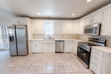 Photo 2 of 14 of 404 Vincent St, Cedar Hill, TX