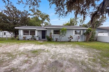 Photo 2 of 17 of 7117 N 50th St, Tampa, FL
