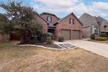 Photo 2 of 39 of 9332 Kaitlyn Ct, Lantana, TX