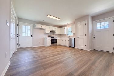 Photo 2 of 19 of 702 S Fayetteville Ave, Dunn, NC