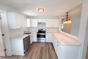 Photo 2 of 21 of 2596 38th Ave N, Saint Petersburg, FL