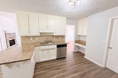 Photo 2 of 35 of 1396 Bramlett Forest Ct, Lawrenceville, GA