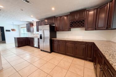 Photo 2 of 24 of 7807 Bideford Ln, Houston, TX