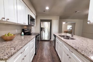 Photo 2 of 20 of 330 E Coral Way, Grand Prairie, TX