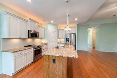 Photo 2 of 15 of 2530 Walpole Ln, Columbia, TN
