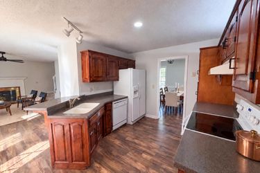 Photo 2 of 27 of 518 Glenfield Cir, Maryville, TN