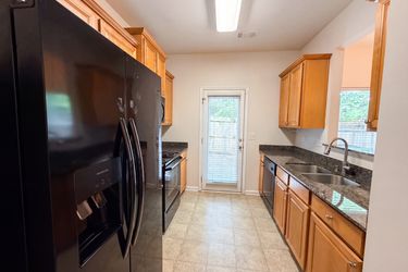 Photo 2 of 32 of 471 Tufton Trl SE, Atlanta, GA