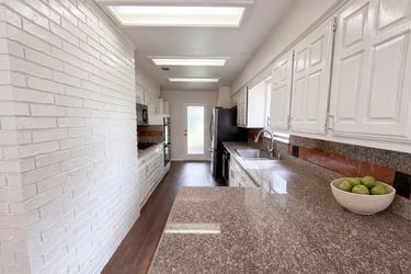 Photo 2 of 20 of 722 S Forest Ln, Duncanville, TX