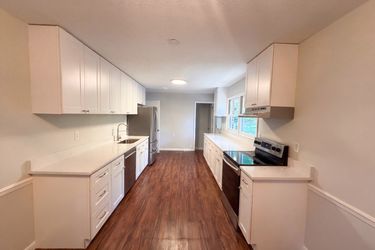 Photo 2 of 22 of 917 Hillview Dr, Cary, NC