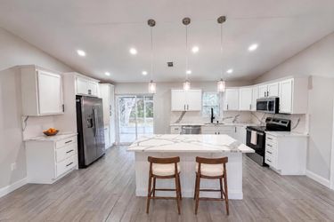 Photo 2 of 37 of 8165 Ridge Rd, Weeki Wachee, FL