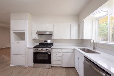Photo 2 of 33 of 7706 Marinette Dr, Houston, TX