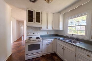 Photo 2 of 17 of 2806 E Cramer Dr, Fayetteville, NC
